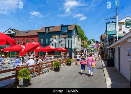 Cafés, bars, boutiques et restaurants sur Bannister's Wharf, Newport, Rhode Island, USA Banque D'Images