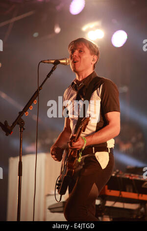 Belado, UK. Le 13 juillet, 2014. Groupe écossais Franz Ferdinand effectuant à T dans le parc, balado, Kinross, Scotland, UK. Dimanche 13 Juillet, 2014. T dans le parc Music Festival dimanche 13 juillet Crédit : Loraine Ross/Alamy Live News Banque D'Images