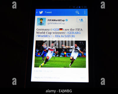 Tweets durant la finale de la Coupe du Monde de la FIFA 2014 entre l'Argentine et l'Allemagne. Banque D'Images