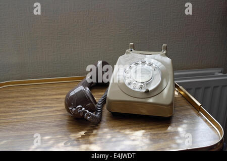 Téléphone à cadran rotatif de style ancien téléphone analogique classique rétro Banque D'Images