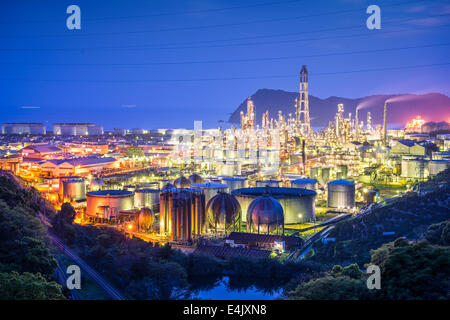 Les raffineries de pétrole dans la région de Wakayama, Japon. Banque D'Images