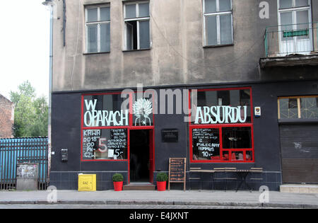 W Oparach Absurdu Cafe Bar dans le quartier Praga district de Varsovie en Pologne Banque D'Images