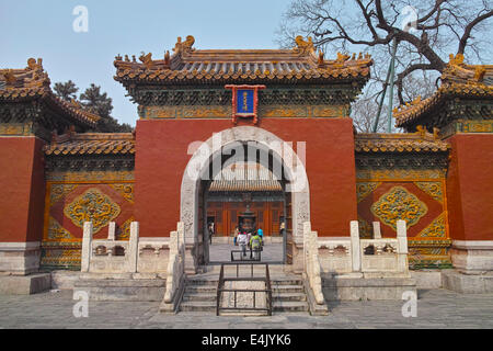 Ancien temple à l'intérieur du parc Beihai, Beijing Banque D'Images