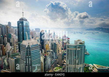 Hong Kong, Chine vue aérienne de la ville au port de Victoria. Banque D'Images