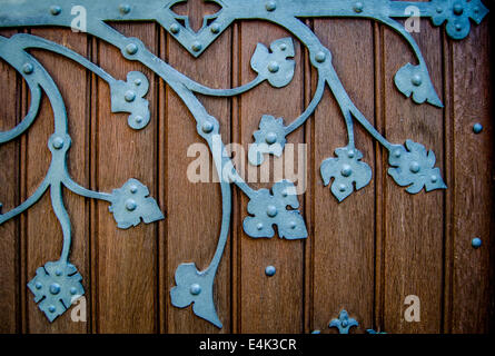 Charnière de porte de l'Église ornée sur Banque D'Images