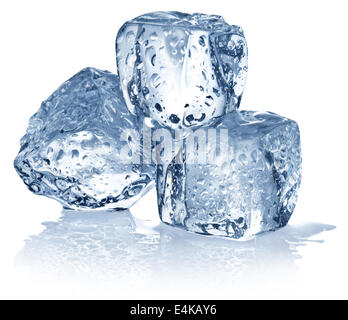 Trois cubes de glace sur fond blanc. Pats de l'écrêtage. Banque D'Images