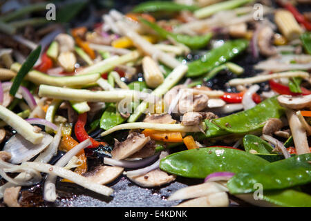 Sauté de légumes thaï Dorset festival des fruits de mer. Weymouth, Dorset, UK Banque D'Images