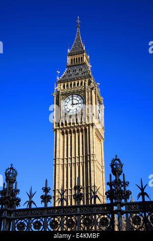 Le célèbre monument international Big Ben des Chambres du Parlement à Westminster, London, England, UK Banque D'Images