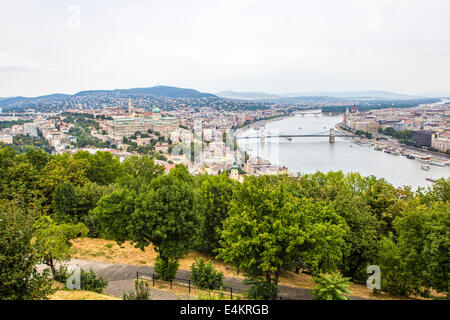 L'Europe de l'Est, Hongrie, Budapest, le Danube, le Pont des Chaînes vu de la Cittadella Banque D'Images