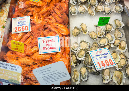 Melbourne Australie, Queen Victoria Market, vendeurs stall stands stands stand stand marché, acheteur achat vendre, vente, transaction payer paie bu Banque D'Images