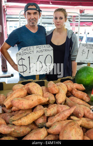 Melbourne Australie,Queen Victoria Market,vendeurs,stall stalles stand marché achat vendre,vendre,payer,transaction payer payer achète achat,vente,pro Banque D'Images