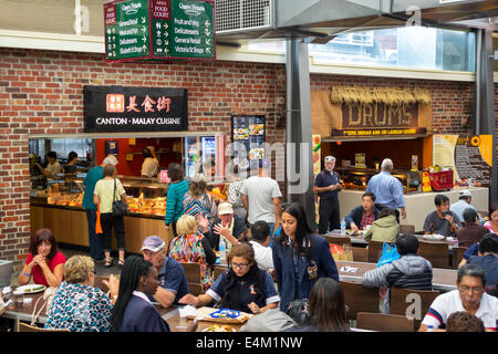 Melbourne Australie, Queen Victoria Market, Food court plaza, restaurant restaurants restauration café cafés, tables, Canton-Malay, AU140318038 Banque D'Images