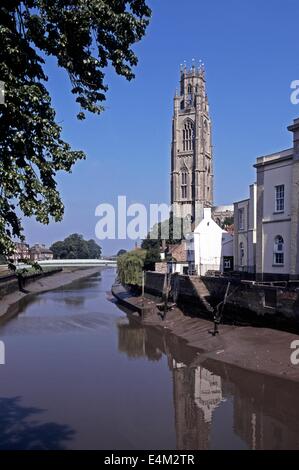 Le Boston Stump (St. Botolph) et la rivière Witham, Boston, Lincolnshire, Angleterre, Royaume-Uni, Europe de l'Ouest. Banque D'Images