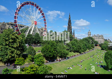 Le Festival volant apparaît pour la première fois dans les jardins de Princes Street à l'été 2014. Banque D'Images