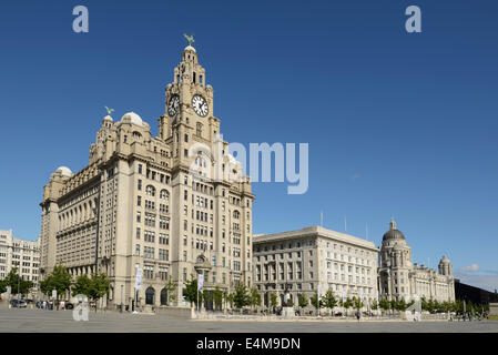 Les trois grâces bâtiments y compris le Liver Building at the Pier Head dans le centre-ville de Liverpool Banque D'Images