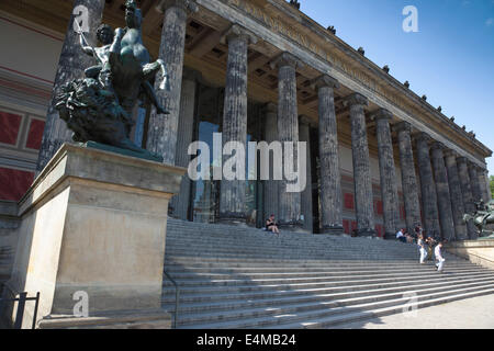 Allemagne, Berlin, Mitte, l'île aux musées, l'Altes Museum de l'extérieur. Banque D'Images