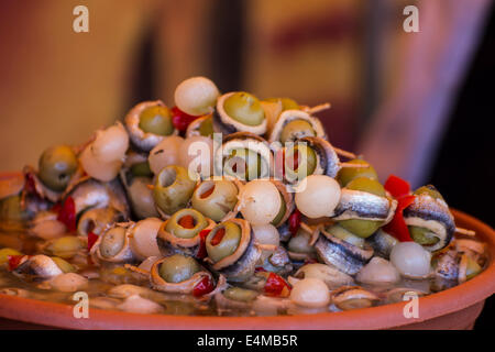 Les fûts en bois, Cocktail d'olives et de versions Banque D'Images