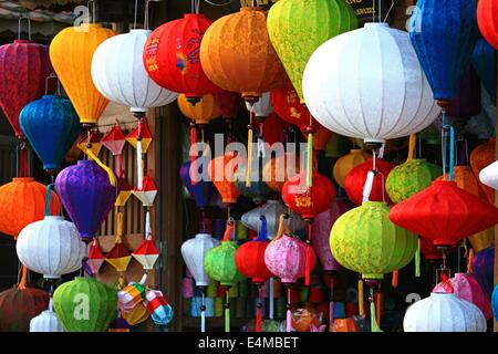 Lanternes de soie colorés à vendre à Hoi An, Vietnam Banque D'Images