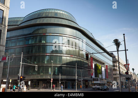 Allemagne, Berlin, Mitte, extérieur de Galeries Lafayette sur Friedrichstrasse. Banque D'Images