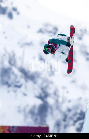 Scotty James (AUS) qui se font concurrence sur Men's snowboard halfpipe aux Jeux Olympiques d'hiver de Sotchi en 2014, Banque D'Images