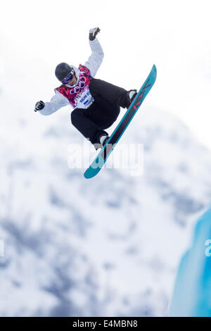 Hoepfl Johannes (GER) qui se font concurrence sur Men's snowboard halfpipe aux Jeux Olympiques d'hiver de Sotchi en 2014, Banque D'Images