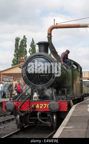 Locomotive à vapeur 4270 prend l'eau, Gloucestershire Warwickshire Railway à Toddington Gare, Gloucestershire Banque D'Images