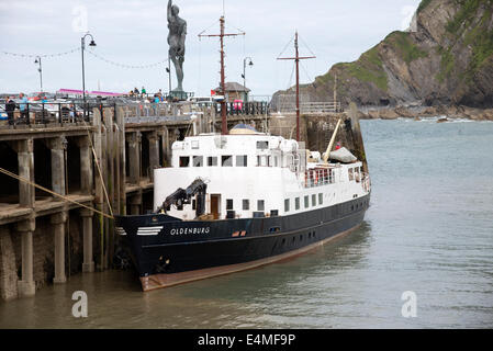 L'offre et d'Oldenburg MV de passagers qui opère à Lundy isalnd dans le chenal de Bristol Angleterre accosté à quai à Ilfra Banque D'Images