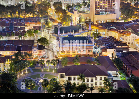 La Mosquée Sultan en malais Kampong Glam de nuit vue aérienne Banque D'Images