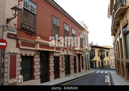 La marche des rues coloniales vieille ville de La Orotava, Tenerife, Espagne Banque D'Images