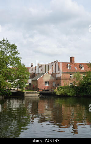 Moulin de Flatford en mode Portrait Banque D'Images