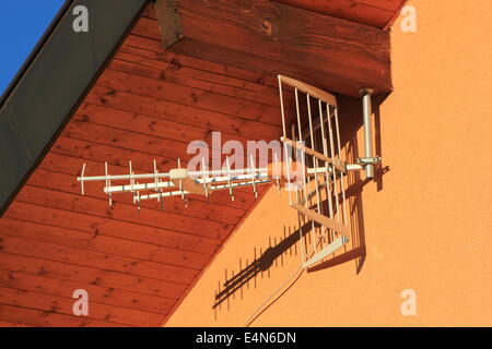 Antenne sur le mur de la maison Banque D'Images