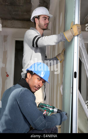 Installation de la cloison sèche de métier Banque D'Images