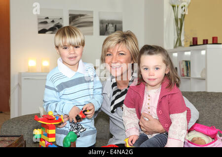 Grand-mère et petits-enfants Banque D'Images