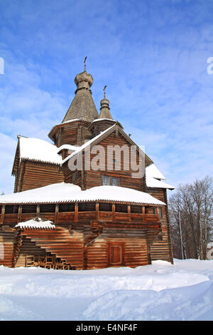 Village de la chapelle en bois en hiver Banque D'Images