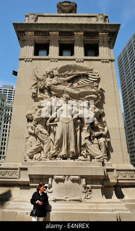 Chicago's Du Sabal ou Michigan Avenue Bridge tower la sculpture. Banque D'Images