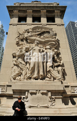 Chicago's Du Sabal ou Michigan Avenue Bridge tower la sculpture. Banque D'Images