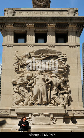 Chicago's Du Sabal ou Michigan Avenue Bridge tower la sculpture. Banque D'Images