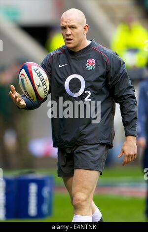 13.03.2011. Tournoi des Six Nations de Rugby. L'Angleterre le capitaine Mike Tindall pendant la pré-match réchauffer. Angleterre Ecosse 22 16. Banque D'Images