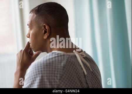 Close up of male patient in hospital Banque D'Images Close up of male patient in hospital Banque D'Images