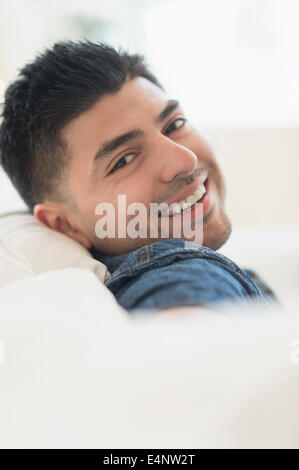 Portrait of smiling young man Banque D'Images