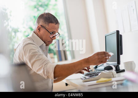 Man in office Banque D'Images