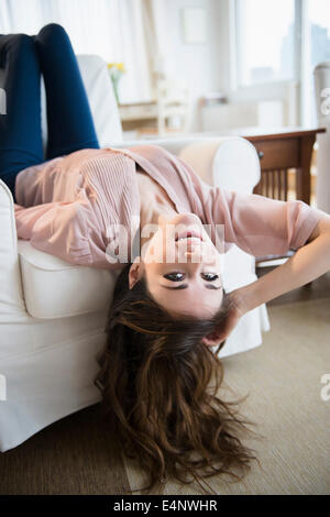 Young woman relaxing on sofa Banque D'Images