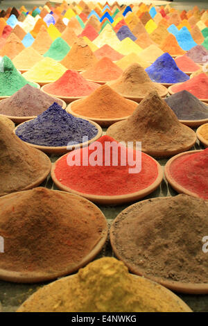 Les couleurs en poudre de l'Inde à l'exposé de l'art Biennale de Venise Banque D'Images