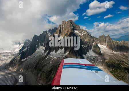 Vol d'avion de tourisme sur le Massif du Mont Blanc, Rhone-Alp[es region, France Banque D'Images