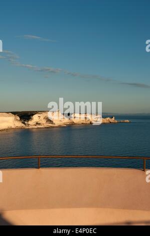 Falaises de calcaire près de Bonifacio au coucher du soleil. Corse du Sud. La corse. France Banque D'Images