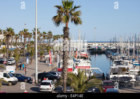 Port Olimpic marina à Barcelone, Catalogne, Espagne. Banque D'Images