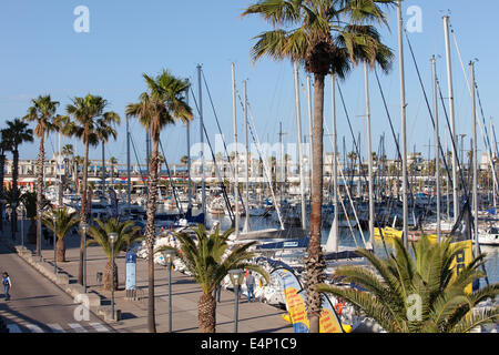 Port Olimpic marina à Barcelone, Catalogne, Espagne. Banque D'Images