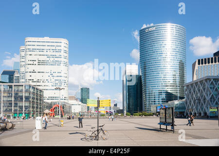 La défense économique et financière, dans la banlieue parisienne. La France. Banque D'Images