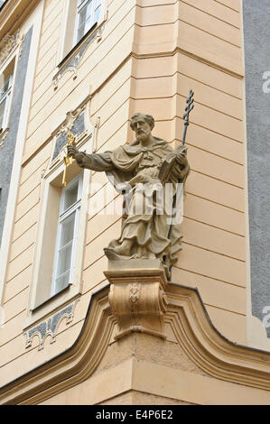 Statue de Saint Peters en pressant sur la touche de Haven, Prague, République tchèque. Banque D'Images