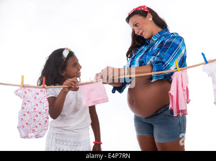 Mon et en jouant la fille enceinte Banque D'Images